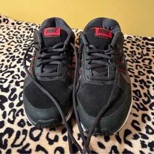 Nike Men's Black and Red Sneakers Size 7.5 Preowned